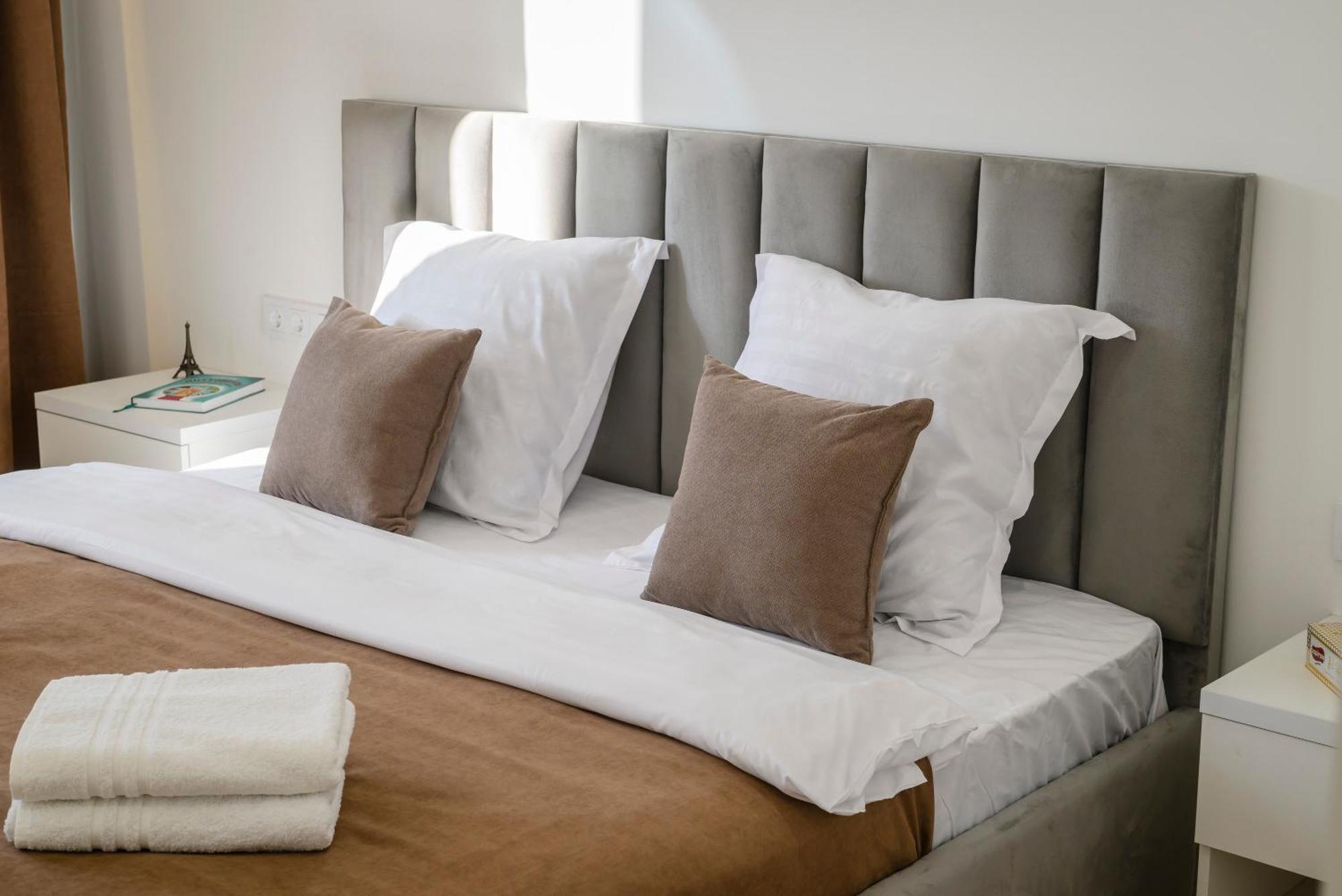 Five Business-Class Rooms In R-House Near Mega Center Almatı Dış mekan fotoğraf